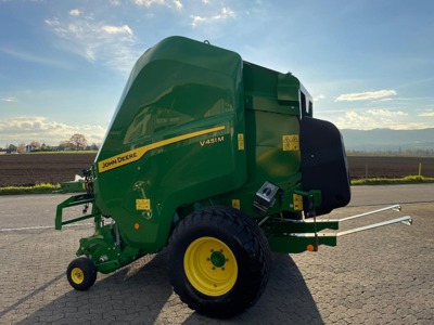 Rundballenpresse John Deere V451M