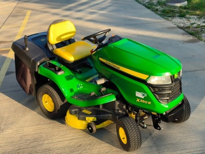 John Deere X305R