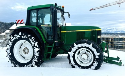 John Deere 6810