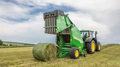 Presse à balles rondes variable John Deere V451M