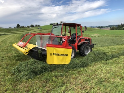 Pöttinger Mergento F 4010 Alpin Bandschwader