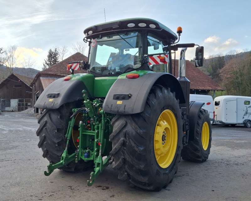 e45a8f4e-4a67-4e87-ad93-efe5c2c16367-John Deere 7310R, ex LU Giger (5).jpg