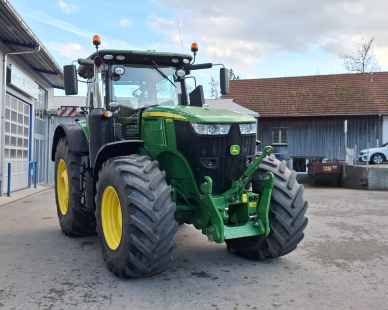 53cd4318-022a-40ff-99da-5f4e807e3225-John Deere 7310R, ex LU Giger (10).jpg