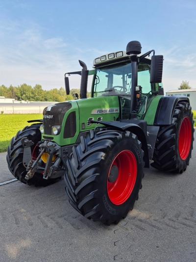 Traktor Fendt 820 Vario Tms