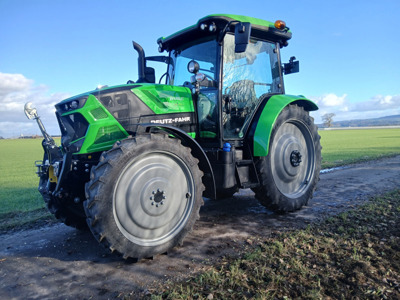 Deutz Fahr 6115C mit Pflegebereifung