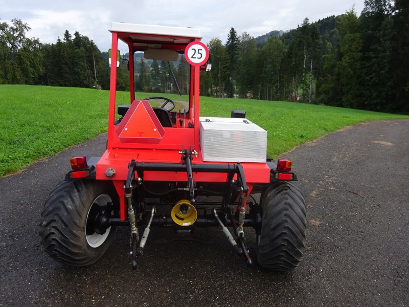 Metrac Reform 3003S mit Kubota Motor 4Zylinder,