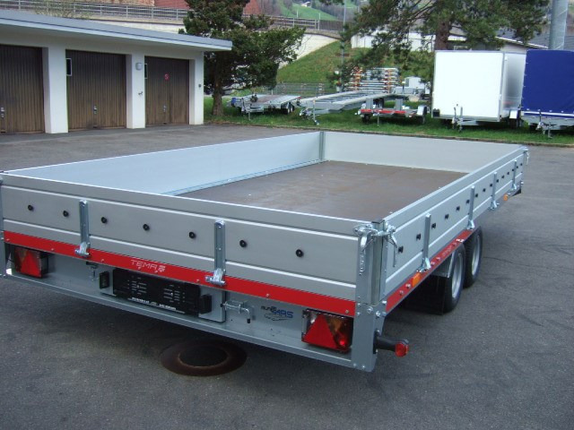 2ce5b648-b187-4c69-a9a3-e7055a2d60fe-Carplatform 4021 3'000kg Bordwände 2.jpg