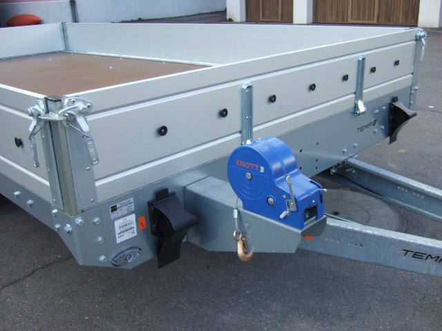 24445d8c-2537-4879-be5c-e65c60975882-Carplatform 4021 3'000kg Bordwände 4.jpg