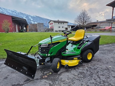 John Deere X167R