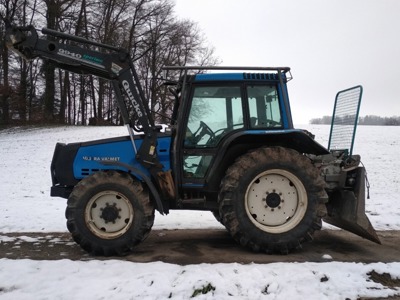 Traktor Valtra 6400 mit Forstausrüstung und Rüfa