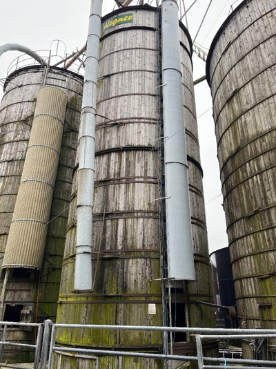 Deux silos à donner contre démontage