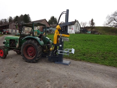 Holzspaltmaschine Uniforest mit Funk Seilwinde 26T