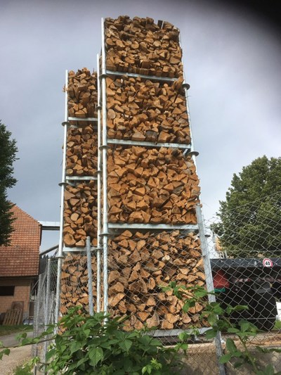 Lagergestell modular für Brennholz und anderes/Palette avec ranchets modulaire pour bois de feu ou a