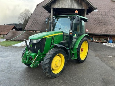 Traktor John Deere 5100M