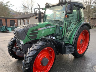 Traktor 4WD Fendt 211 Vario