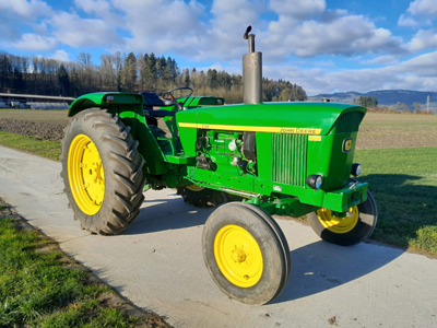 John Deere 3130