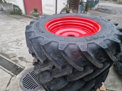 Räder 600/65R38 BKT