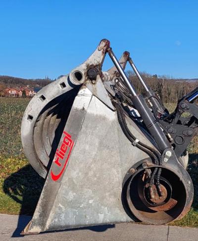 Pelle distributeur et dérouleuse à balle Fliegl