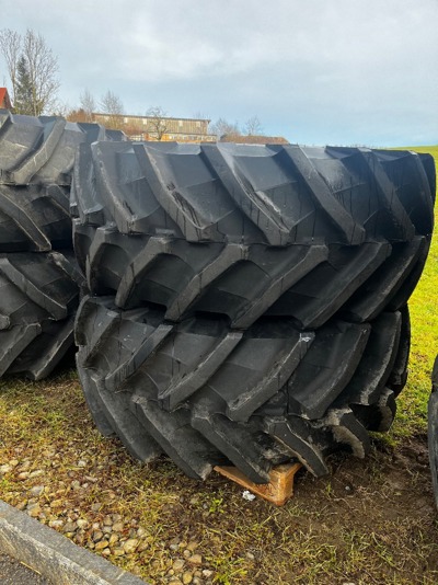 Satz Trelleborg Reifen 600/70 R 28 // 710/70 R 42