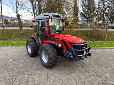 A. CARRARO TR 7600 Infinity Kompaktschlepper mit Frontlenkung