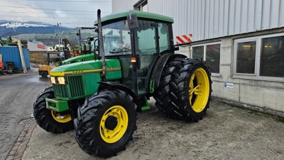 Traktor John Deere 5400 Allrad mit Doppelbereifung