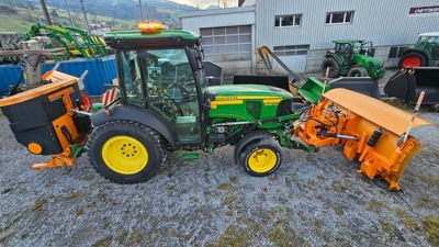 John Deere 5080GV mit Schneefräse + Schneepflug