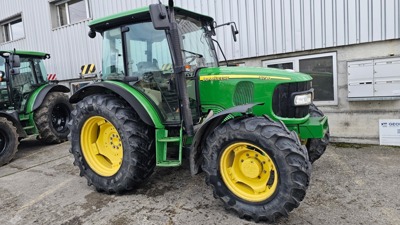 John Deere 5720