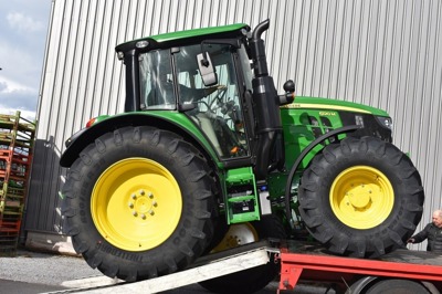 John Deere 6120M