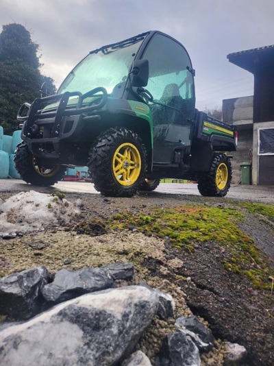 John Deere Gator 855M mit 150 h