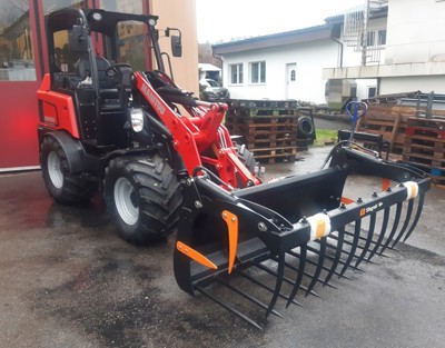 Hoflader Hoftrac  Manitou Knicklader Kompaktlader Hofschlepper Pneulader