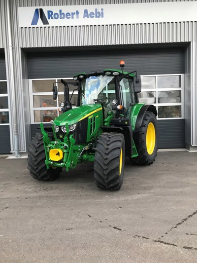 Traktor John Deere 6120M / Robert Aebi Landtechnik AG