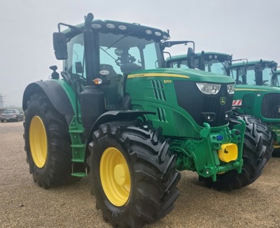 John Deere 6215R