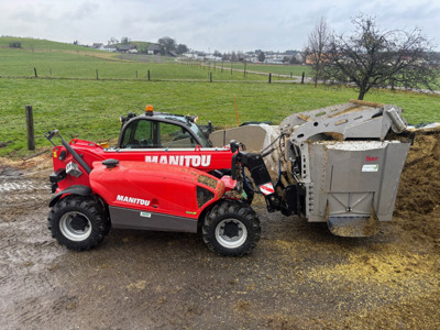 Futtermischer mit Fräss für Fahrsilo oder Silageballen  Bequem laden im Sitzen!