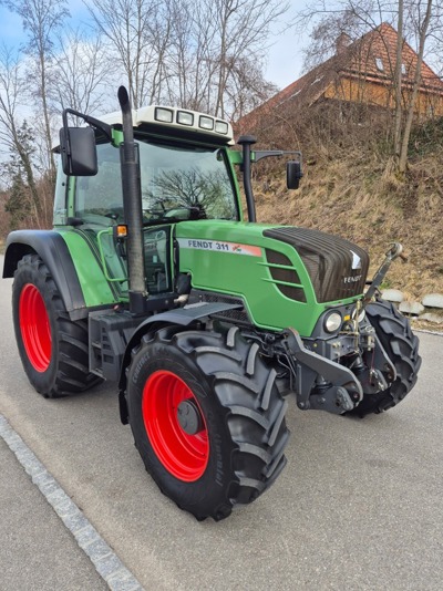 Fendt 311 Vario TMS mit nur 2200 Bstd