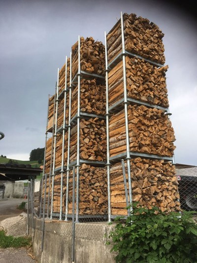 Lagergestell modular für Brennholz und anderes/Palette avec ranchets modulaire pour bois de feu ou a