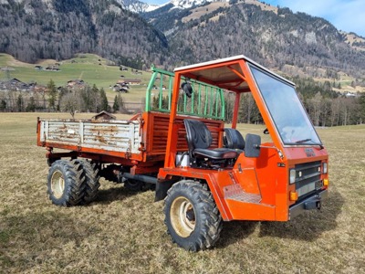 Transporter Bucher Granit2800 mit Dreiseitenkipper