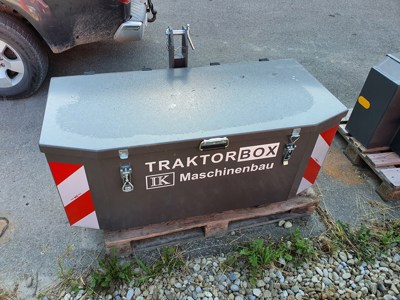 Werkzeugbox/ Transportbox für Fronthydraulik