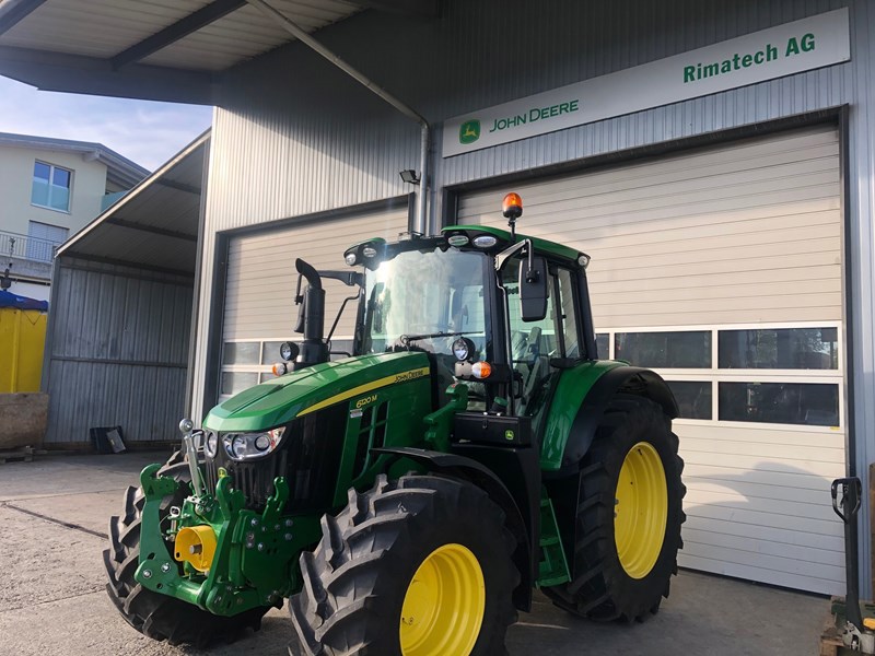 John Deere 6120M