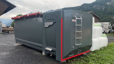 Abrollcontainer mit hydraulischer Heckklappe