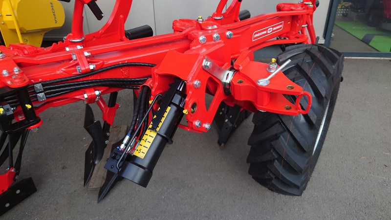 Charrue Grégoire Besson 5 corps