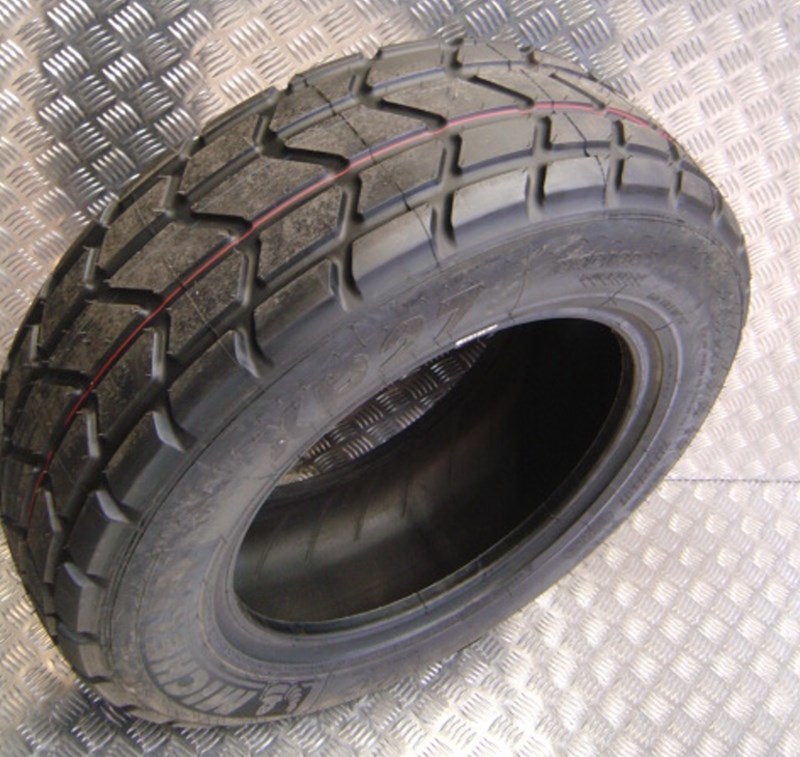 Pneu Michelin 270/65 R18 (275/65R18)