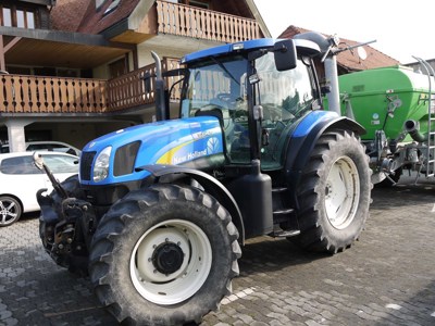 Traktor New Holland TS 135 A