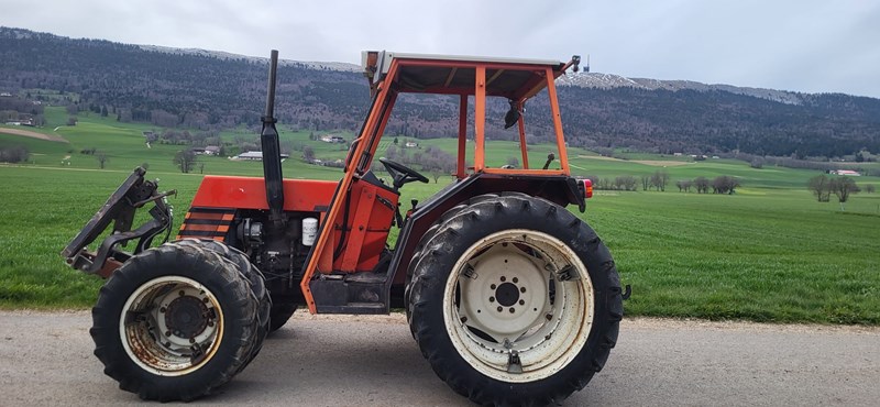 Traktoren 4 Rad von Hänni Agrocentre Sàrl