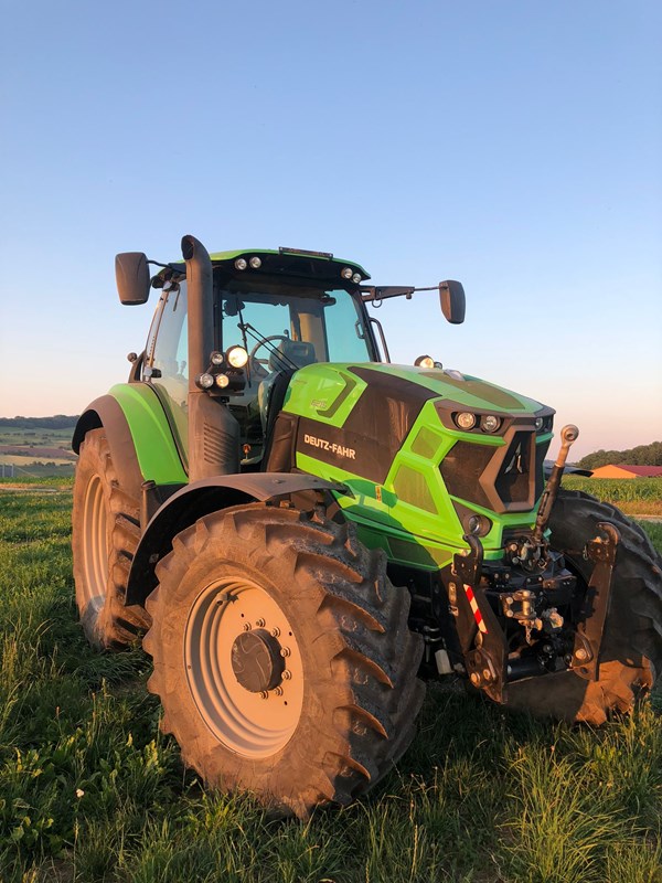 Traktor Deutz-Fahr 6215 Agrotron