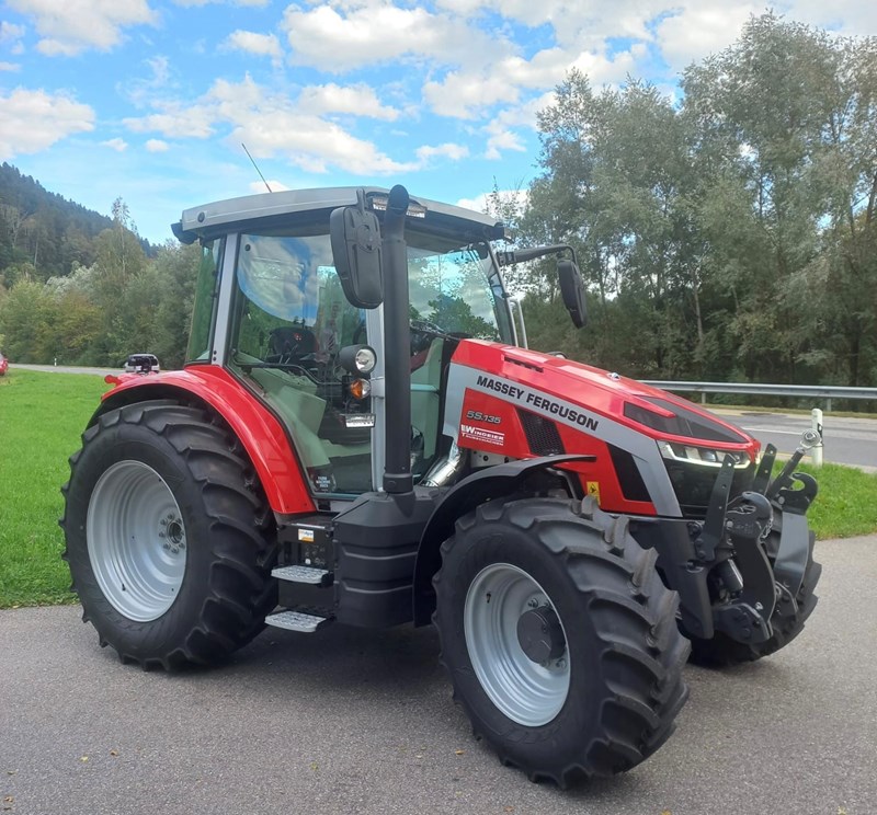 Traktor 4WD Massey-Ferguson 5S.135 auf agropool.ch