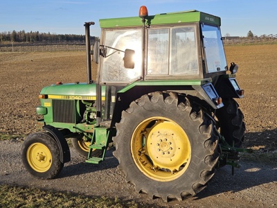 John Deere 2140