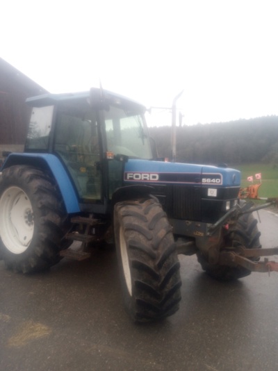 Traktor Ford 5640