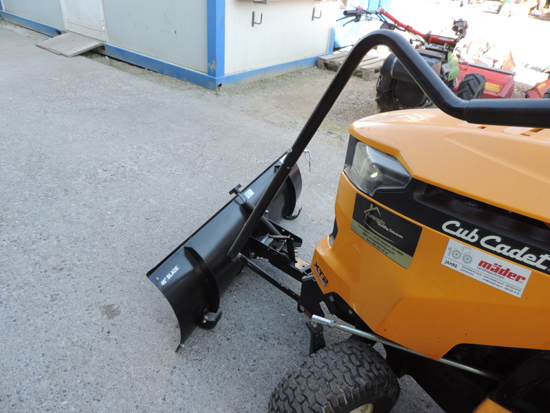 a35bd8b2-d813-43ba-9ced-def5a080b331-27515 Cub Cadet Schneepflug leer 117cm (2).JPG